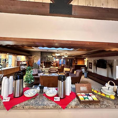 The Lodge At Leathem Smith 스터전 베이 외부 사진