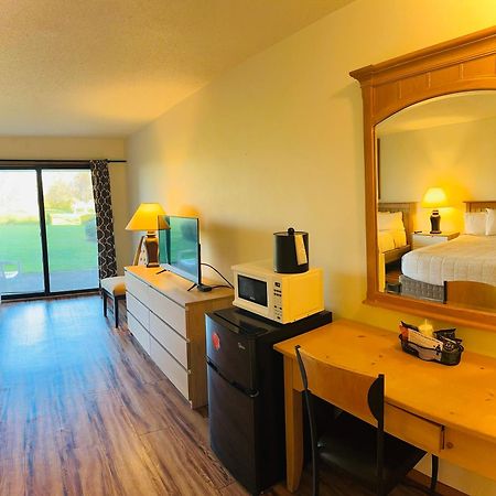 The Lodge At Leathem Smith 스터전 베이 외부 사진