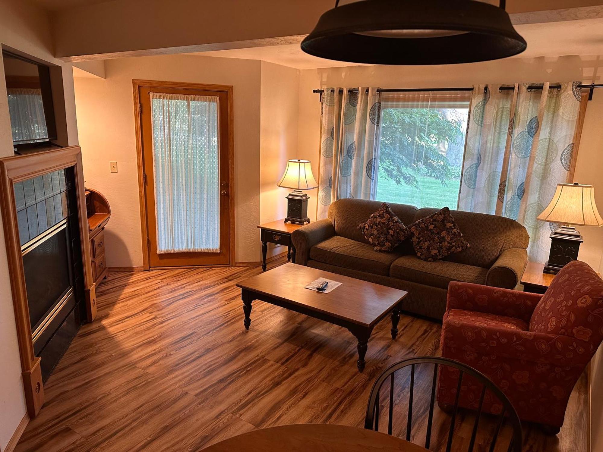 The Lodge At Leathem Smith 스터전 베이 외부 사진