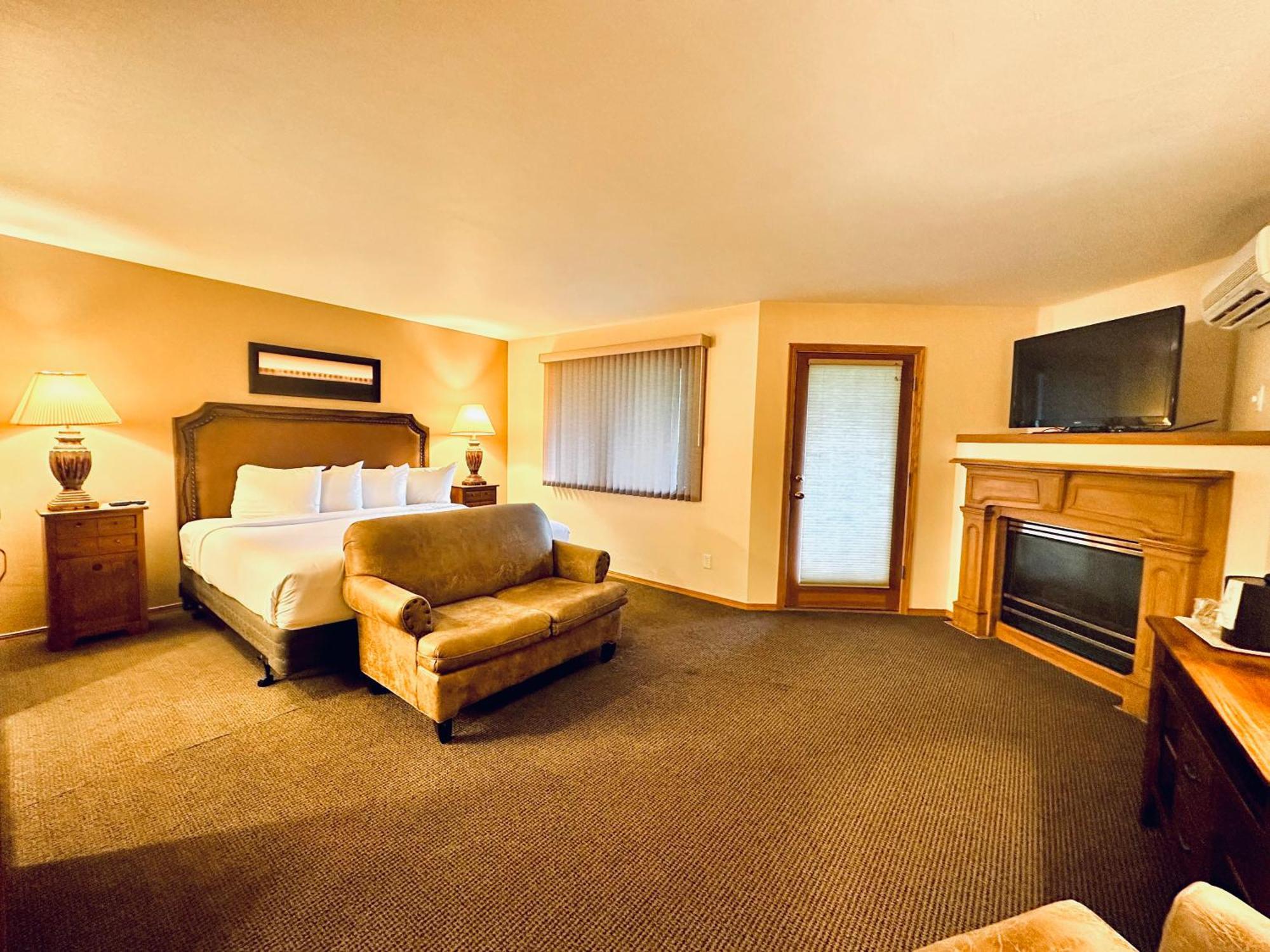 The Lodge At Leathem Smith 스터전 베이 외부 사진