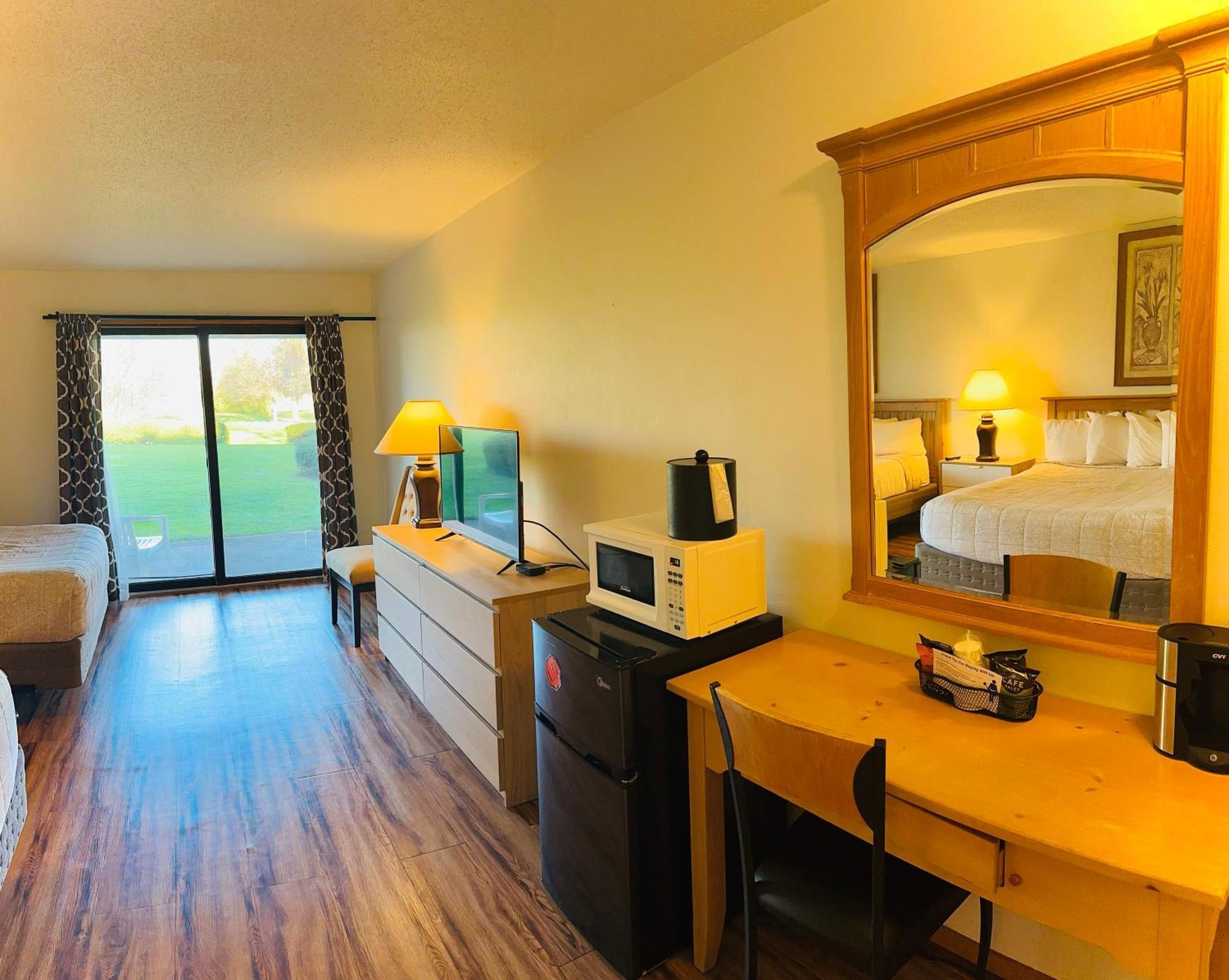 The Lodge At Leathem Smith 스터전 베이 외부 사진